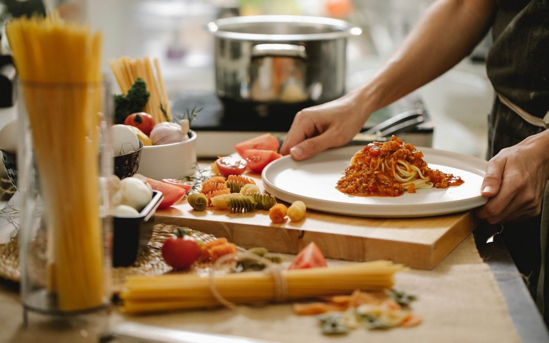 ¿Cómo puede mejorar tu empleada de hogar a la hora de cocinar?