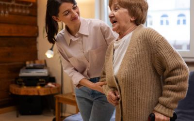 Noticias 9 Cómo Elegir a la Mejor Cuidadora para un Familiar Mayor